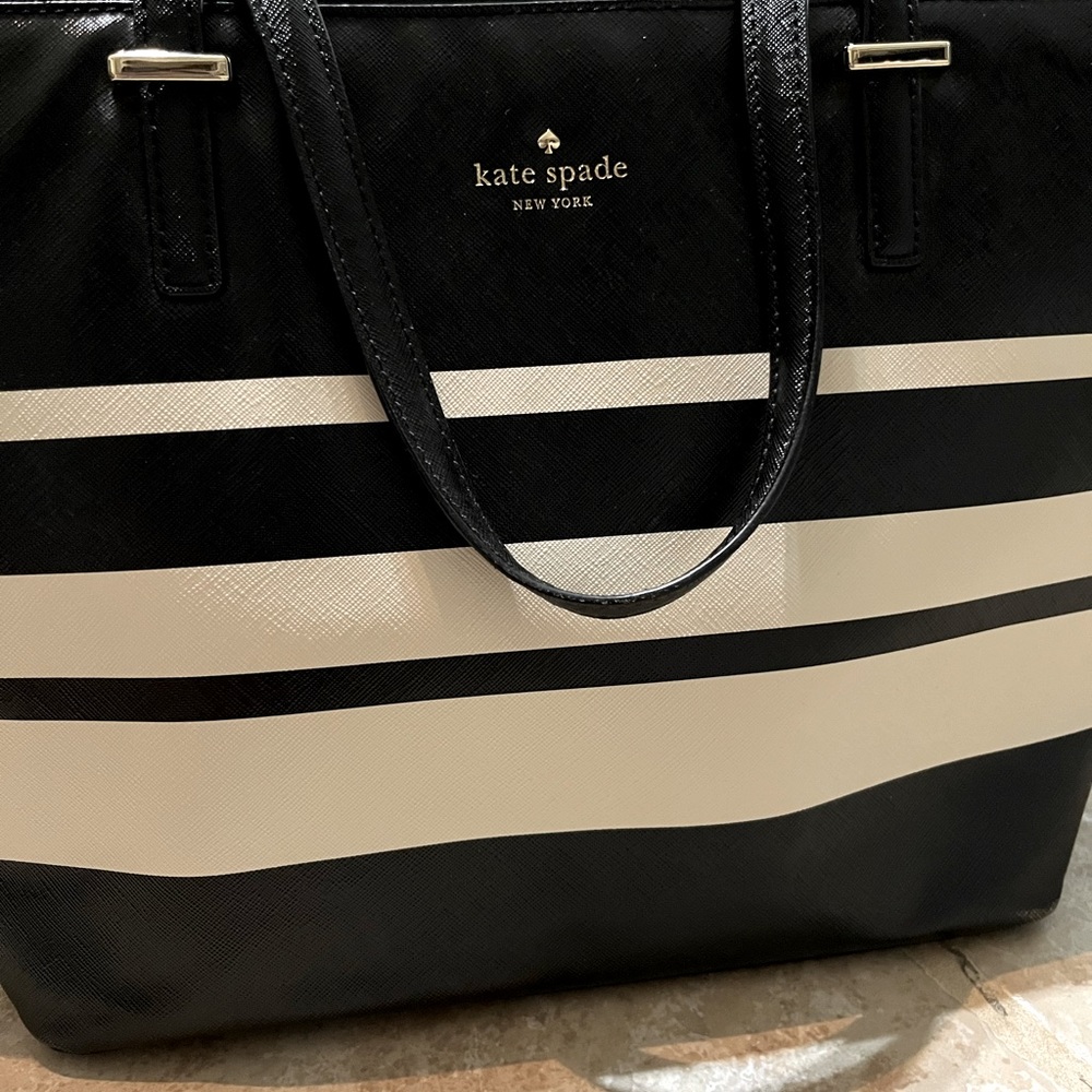 Kate Spade purse/tote with zipper top